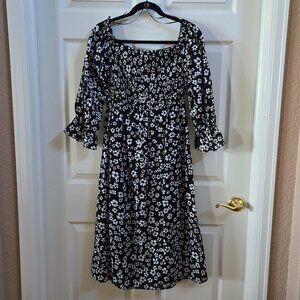 NWT Who What Wear Black White Floral Smocked Bodice Midi Dress Size Small